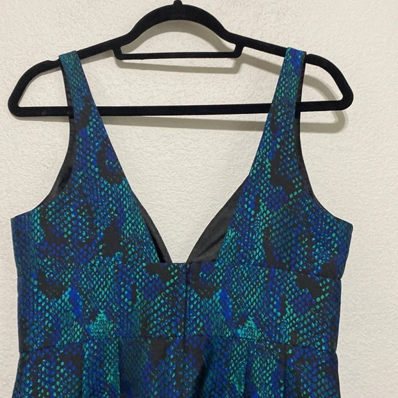 Jay Godfrey Animal Print Plunging V-Neck Iridescent Metallic Mini Dress Size 8 - Picture 7 of 10